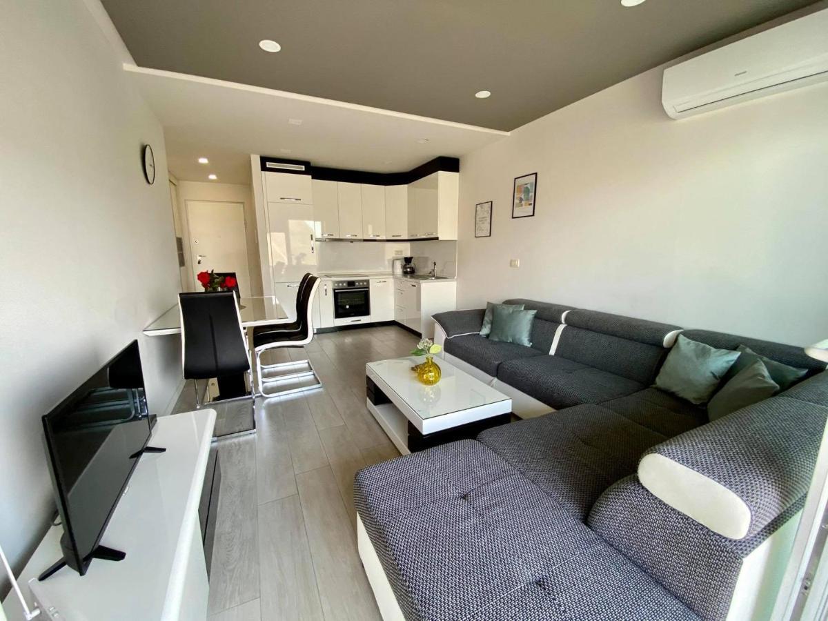 Apartamento Modern With Garage Makarska